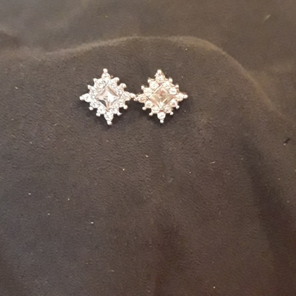 Square / Diamond Shaped Studs💎⚡ - Picture 6 of 8